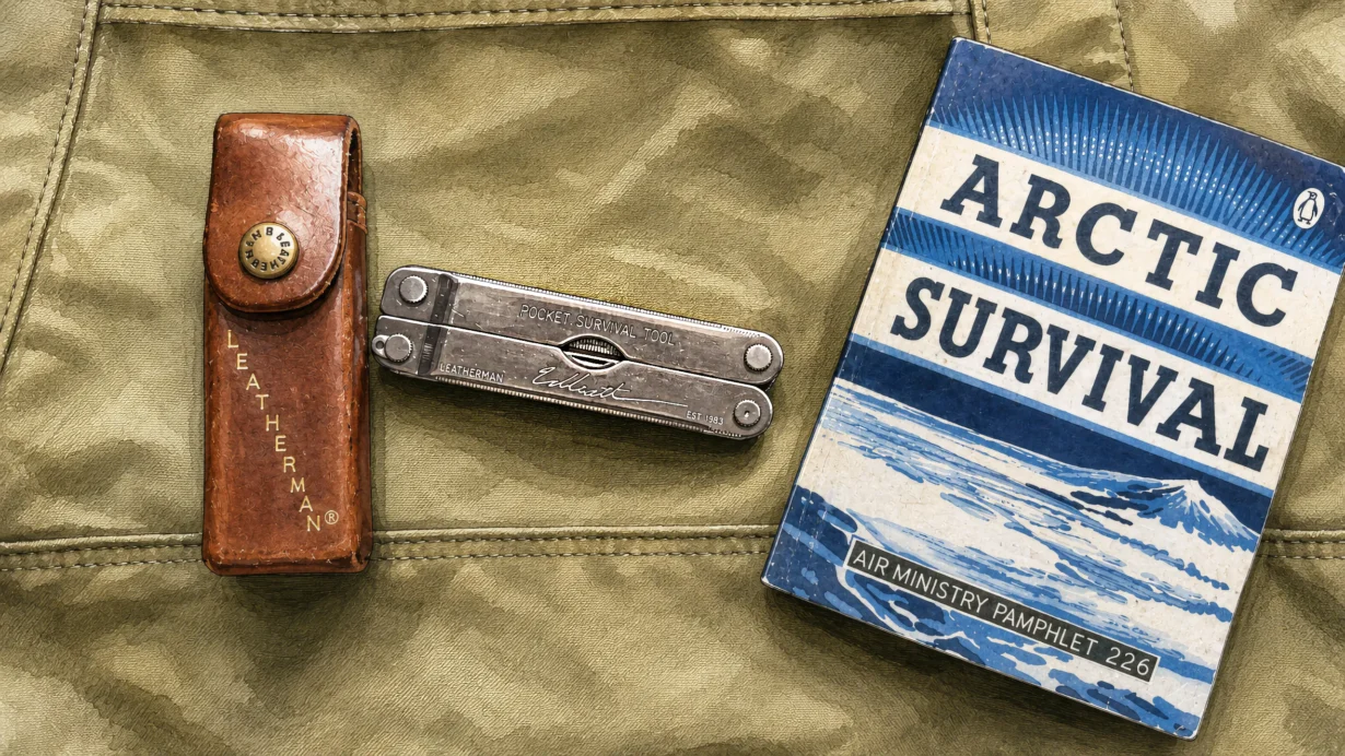 Leatherman PST z kaburą i książeczką Arctic Survival.